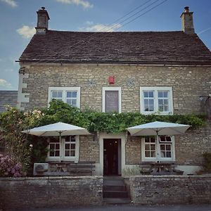 فندق Neeld Arms Grittleton Exterior photo