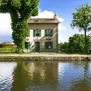 مبيت وإفطار Gite D'Etape Sur Le Pont-Canal De Briare - Fr-1-590-516 Exterior photo