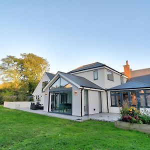 فيلا Stunning Large House In Green Dunmow Felsted Exterior photo