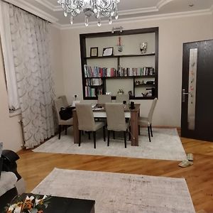 House With 3 Bedrooms,1 Living Room And A Kitchen In Bakikhanov District, Near Tolkuchka باكو Exterior photo