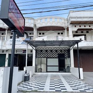 Oyo 94343 Mantari Guesthouse بوغيتّينغي Exterior photo