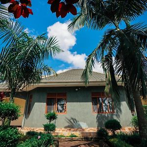 فيلا Heavenly Royalz Farm Fortportal Njara Exterior photo