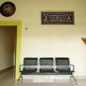 Oyo 733 Mina Homestay بوغيتّينغي Exterior photo