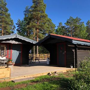 Timber Cottages With Jacuzzi And Sauna Near Lake Vaenern كارلستاد Exterior photo