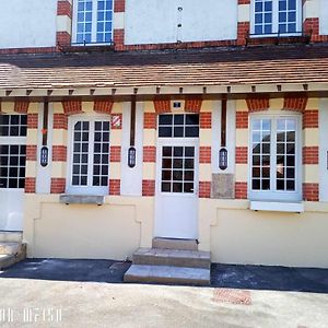 فندق Gite De L'Olivier, Auberge De Saint Brisson Exterior photo