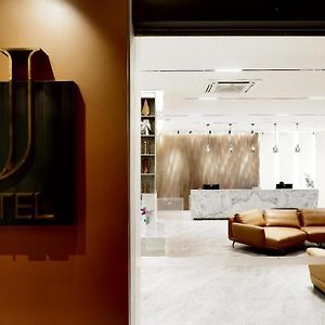 J Hotel بندر سير بيجوانا Exterior photo