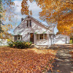 فيلا Cabin In Orillia With 3Br - Nearby Trails Skiing And More Exterior photo