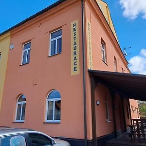 فندق Hostinske Pokoje Nad Restauraci Kosetice Se Sdilenou Koupelnou A Kuchynkou Pelhřimov Exterior photo