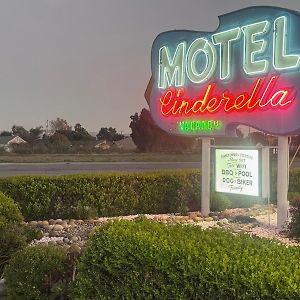 Cinderella Motel هوليستير Exterior photo