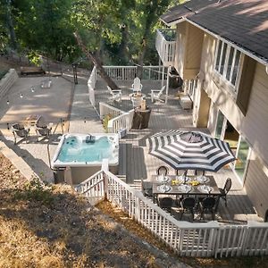 Hidden Oaks Farmhouse By Avantstay Hot Tub Deck أتاساديرو Exterior photo