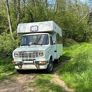 مبيت وإفطار Romenay Poppy, Chambre D'Hotes En Camping Car Vintage Exterior photo