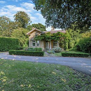 The Gate Lodge By Mint Stays Biddlestone Exterior photo