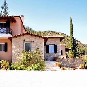 Aesthetic Delight - Stone Villa In ميستراس Exterior photo