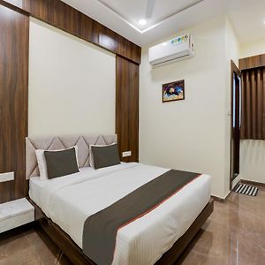 Super Collection O Hotel Rooms فَدودارا Exterior photo