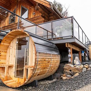 The View Point Lodge Cozy Log House With Hot Tub فيرنون Exterior photo