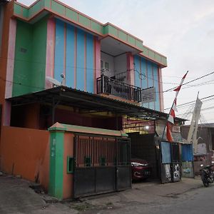 فندق Oyo 93876 Athirah Kost Tolo Exterior photo