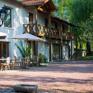 مبيت وإفطار Commelle-Vernay La Ferme Aux Biches Exterior photo