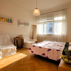 براغ Apartment Sedlcanska - You Will Save Money Here - Equipped With Antique Furniture Room photo