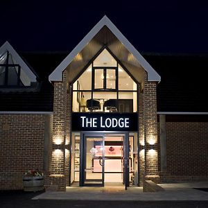 The Lodge At Kingswood إبسوم Exterior photo