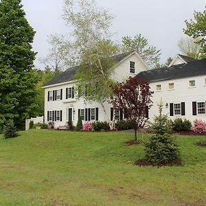 New London King Hill Inn & Kitchen Exterior photo