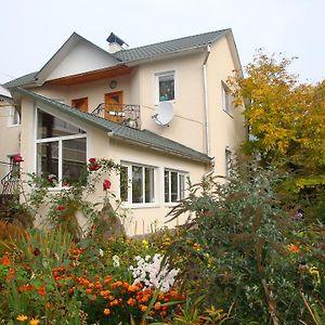 Vyshenka Guest House ياريمتشي Exterior photo