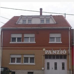 فندق Napsugar Panzio Vác Exterior photo