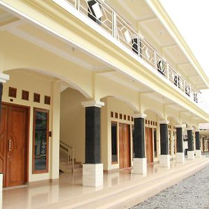 ماجلانج Hotel Milik Kita Syariah Exterior photo