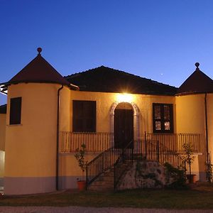 منزل الضيف Chiaravalle Centrale  في Agriturismo Due Torri Exterior photo