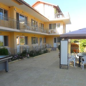 Eleonor Guest House بايالا Exterior photo