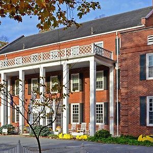 The Country Inn Of بيركلي سبرينغز Exterior photo