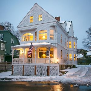 نيوبورت Chart House Inn Exterior photo