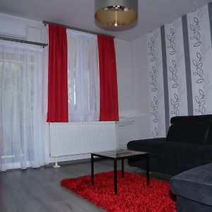 شقة Szofi Apartman Hajdúszoboszló Exterior photo