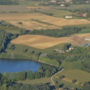 فيلا Gite Au Lac Du Gouyre Puygaillard-de-Quercy Exterior photo