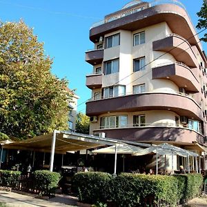 بلاغويفغراد Rio Family Hotel Exterior photo