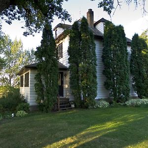 مبيت وإفطار Basswood Fairmount Bed & Breakfast Exterior photo