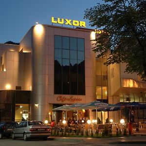 سموليان Luxor Hotel Exterior photo