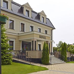 مييافا Hotel Stefanik Exterior photo