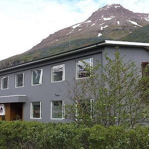 فندق بيت شباب-بوست Seyðisfjörður Exterior photo