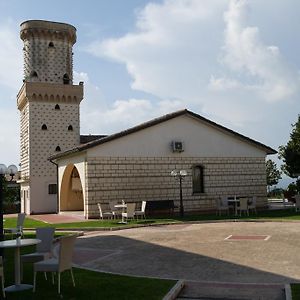 فيلا La Vecchia Torre San Nicola Manfredi Exterior photo