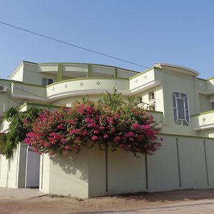 فندق رحيم يار خانفي  Royal Castle Exterior photo