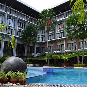 Ratu Hotel سيرانغ Exterior photo