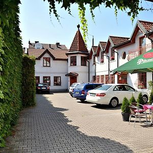 باردوبيتسه Hotel Atrium Exterior photo