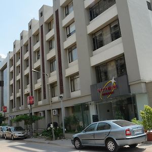 أحمد أباد فندق بلاتينيوم ريزيدنسي Exterior photo