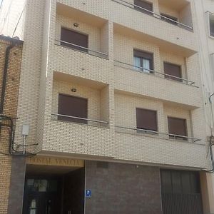 فندق Hostal Venecia II Monzón Exterior photo