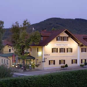 فندق غموندينفي  Gasthof Engelhof Exterior photo
