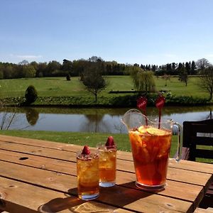 هورشام Mannings Heath Hotel Exterior photo