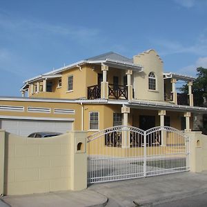 Apartments In Maya'S Bajan Villas كرايست تشيرش Exterior photo