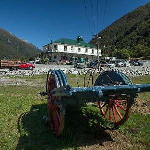 Otira Stagecoach Hotel Exterior photo