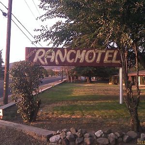 تيهاتشابي Ranch Motel Exterior photo
