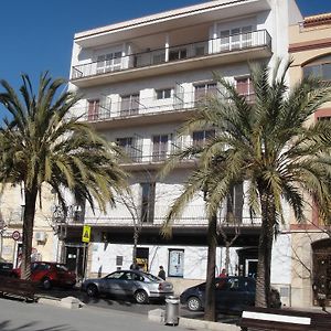 فندق Hostal Residencia Celma Sant Carlos de la Ràpita Exterior photo